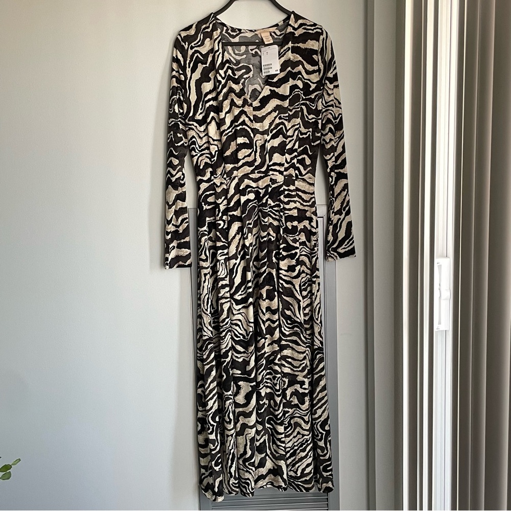 NWT H&M Brown and Creme Abstract Print Long Sleeve Maxi Dress